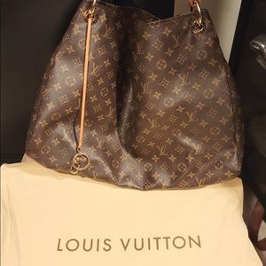🎊SOLD🎊Louis Vuitton Artsy GM Monogram